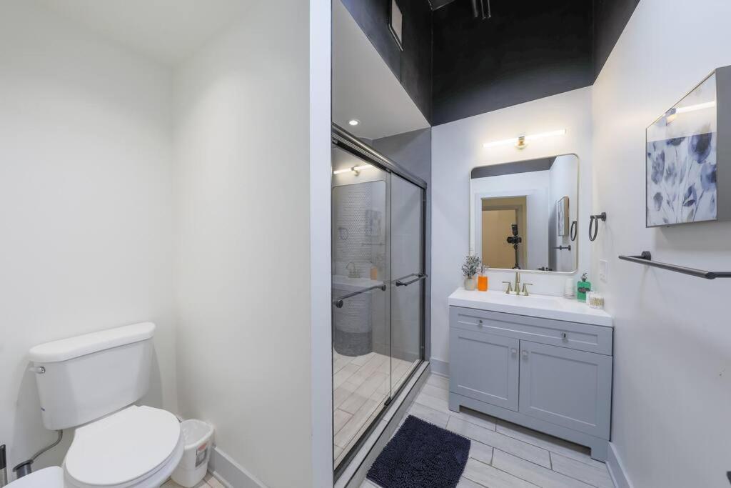 Apartment Mccormick 5br With 3ba Luxury For Groups That Sleeps Up To 12 Guests With Pool Table, Optional Parking And Gym Access