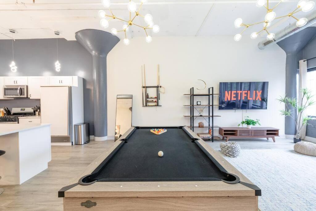 Apartment Mccormick 5br With 3ba Luxury For Groups That Sleeps Up To 12 Guests With Pool Table, Optional Parking And Gym Access *