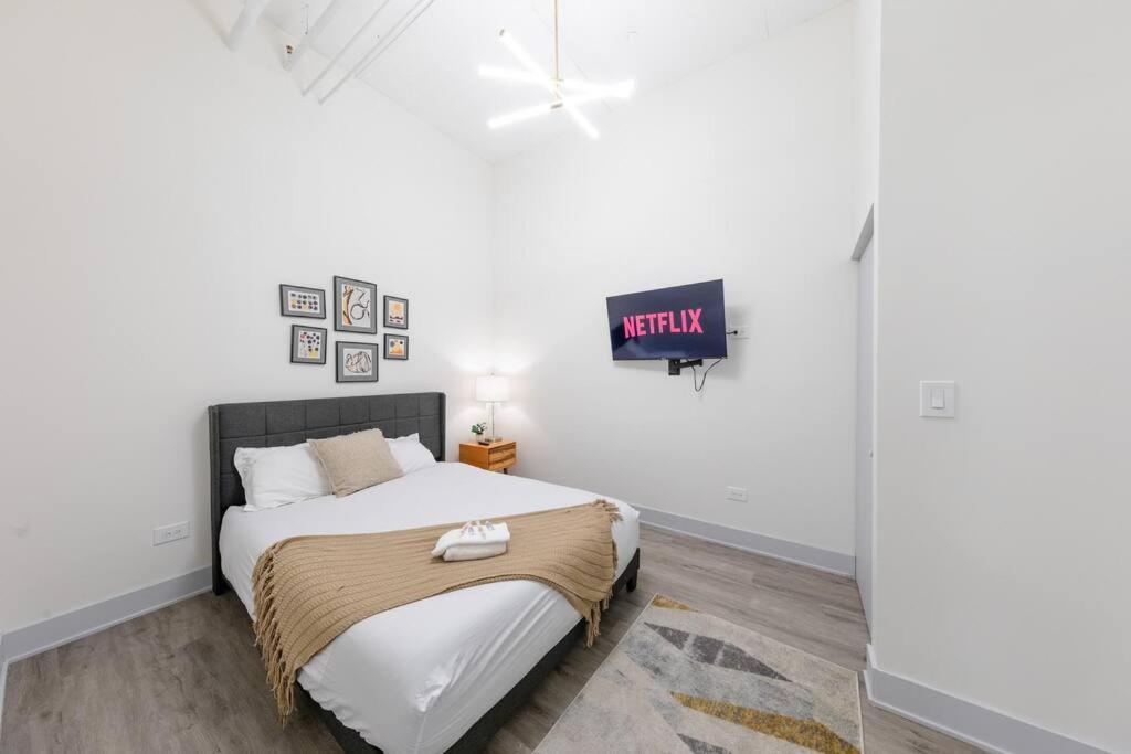 Apartment Mccormick 5br With 3ba Luxury For Groups That Sleeps Up To 12 Guests With Pool Table, Optional Parking And Gym Access
