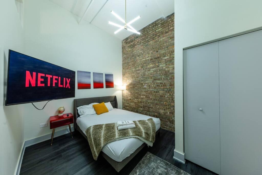 Mccormick 6br-4ba Luxury That Sleeps 12 Guests With Jacuzzi & Pool Table, Group And Optional Parking Apartment Chicago