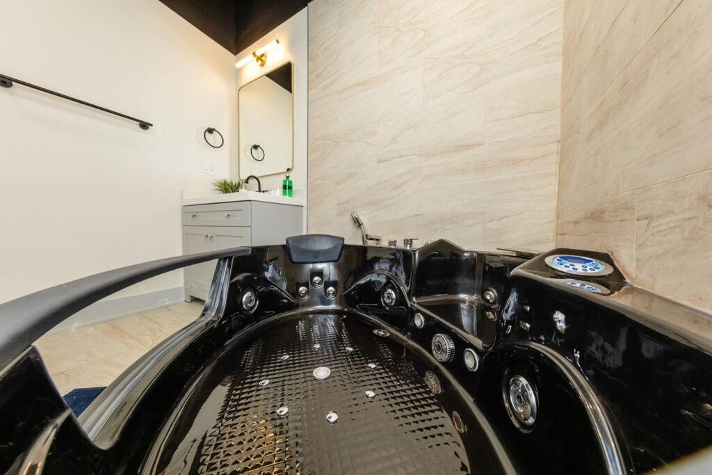 Apartment Mccormick 6br-4ba Luxury That Sleeps 12 Guests With Jacuzzi & Pool Table, Group And Optional Parking