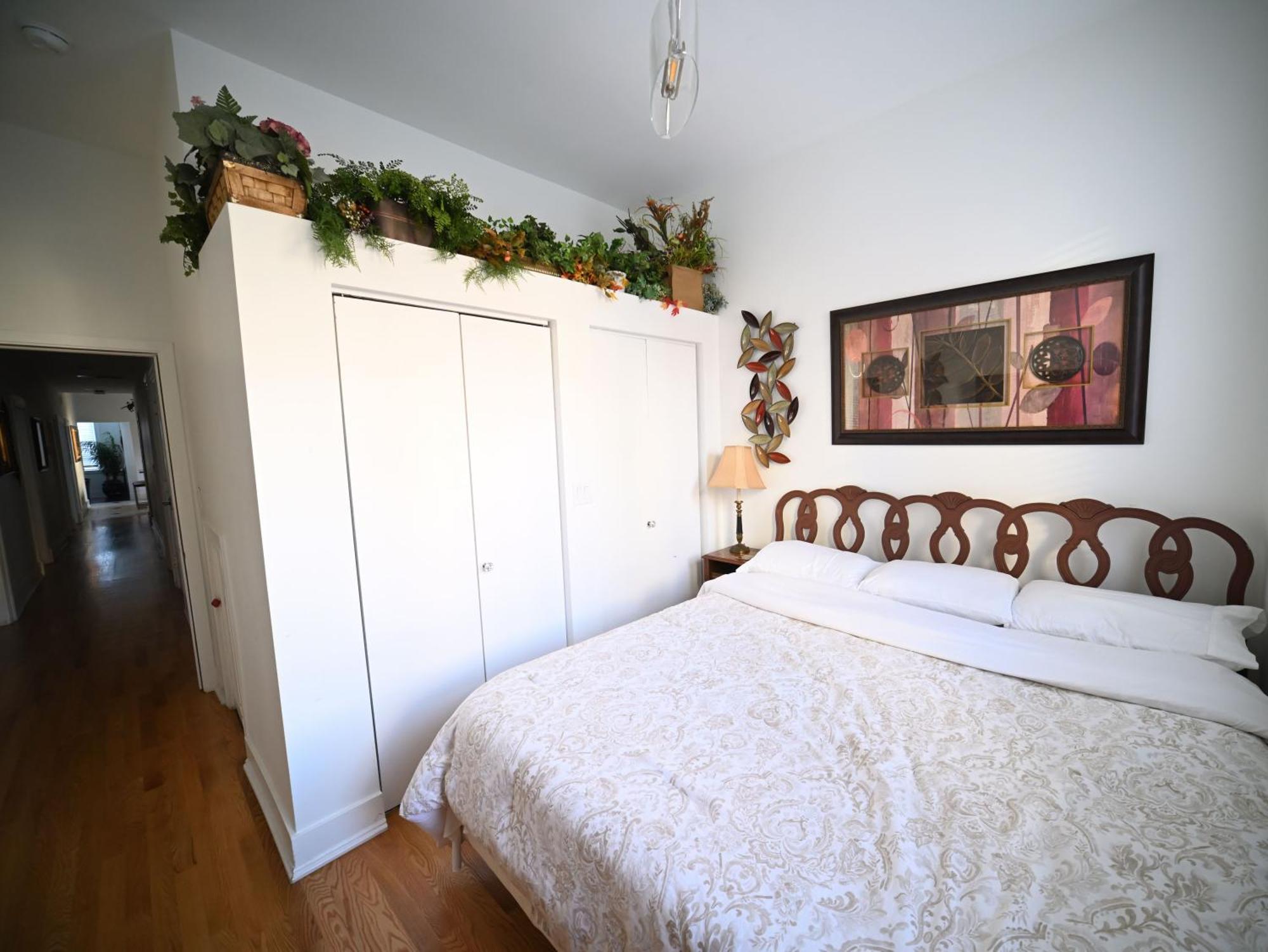 Stone Mansion Sleeps 10-20 Free Tv & Parking Apartment
