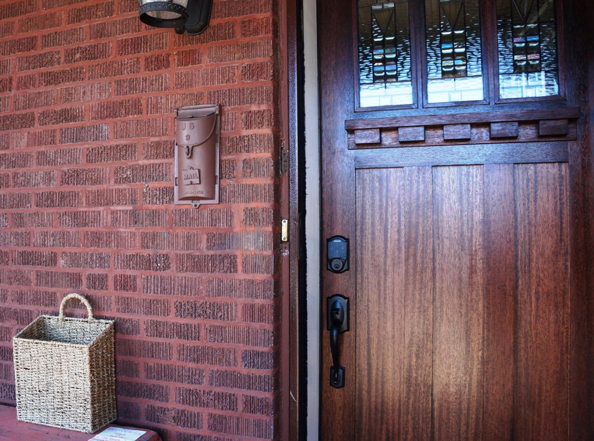Well-appointed Cozy Portage Park Apt, Dogs, Kids, Free Parking, 420 Compliant Chicago