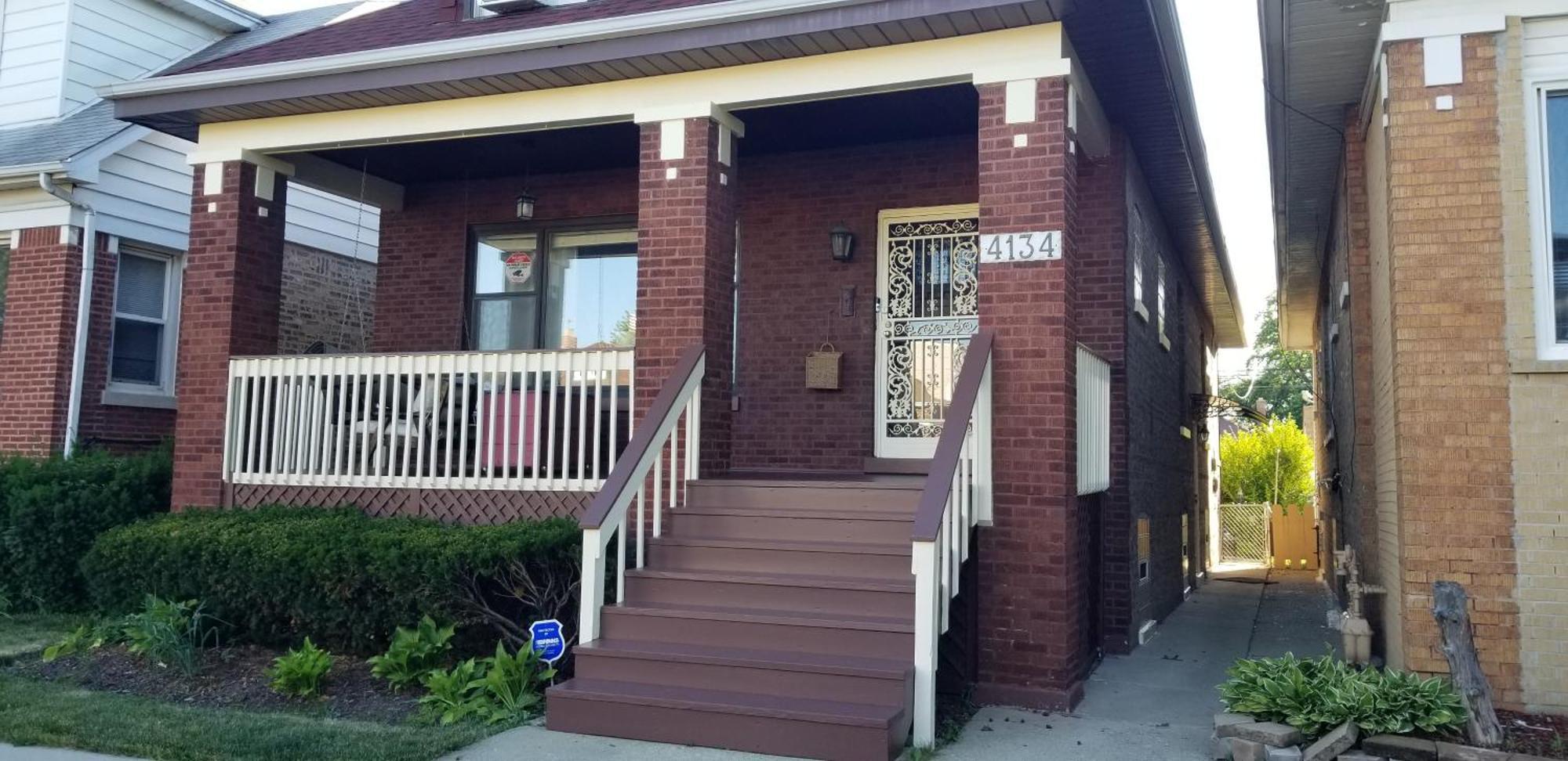 Well-appointed Cozy Portage Park Apt, Dogs, Kids, Free Parking, 420 Compliant Apartment *
