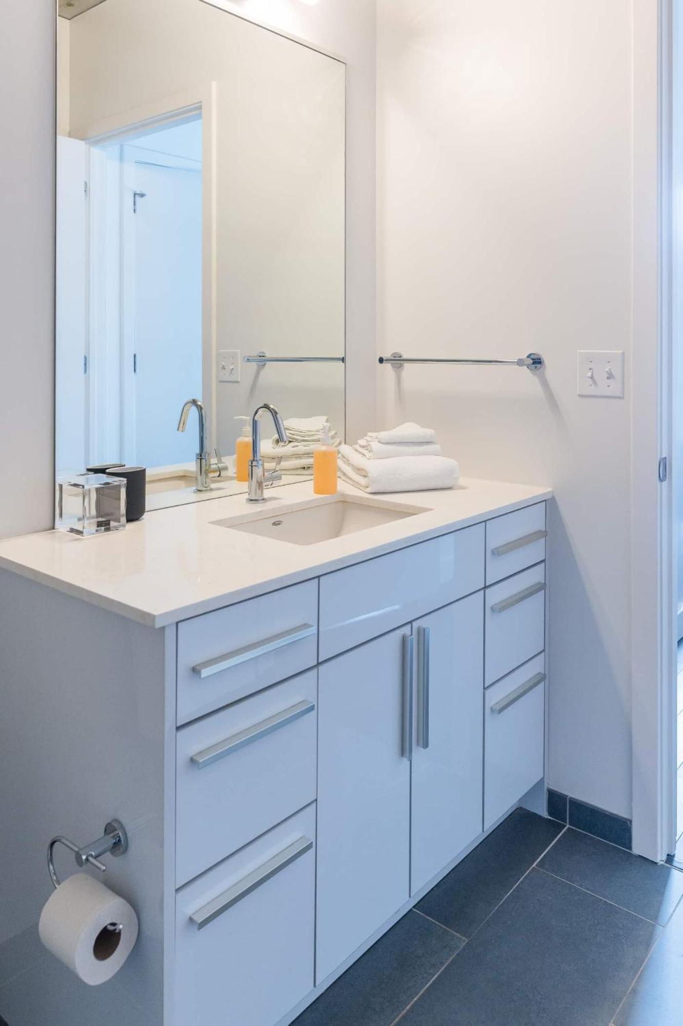 Apartment 2br Elegant Premium With Balcony & Sweeping Views Chicago