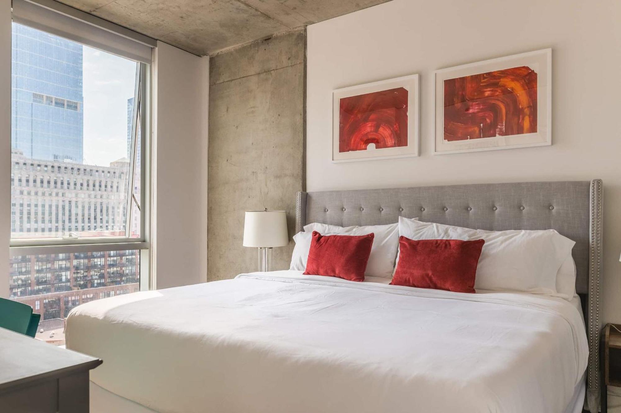 Apartment 2br Elegant Premium With Balcony & Sweeping Views *