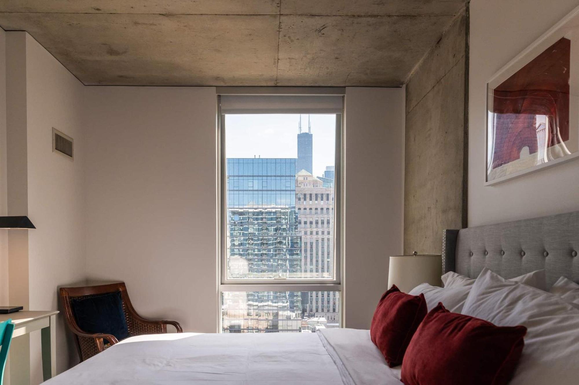 Apartment 2br Elegant Premium With Balcony & Sweeping Views Chicago