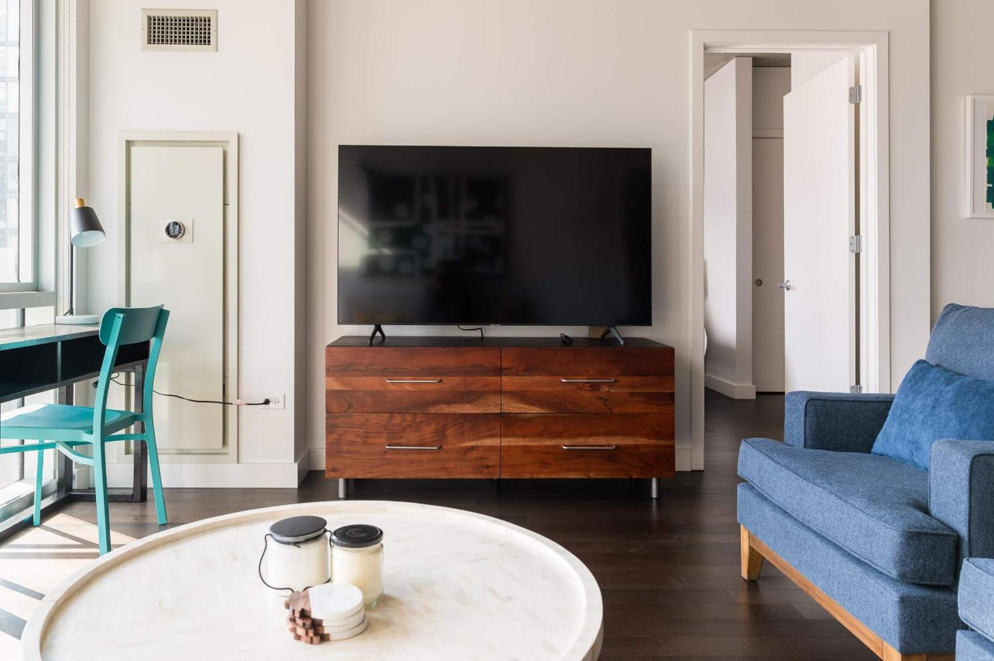 2br Elegant Premium With Balcony & Sweeping Views * Chicago