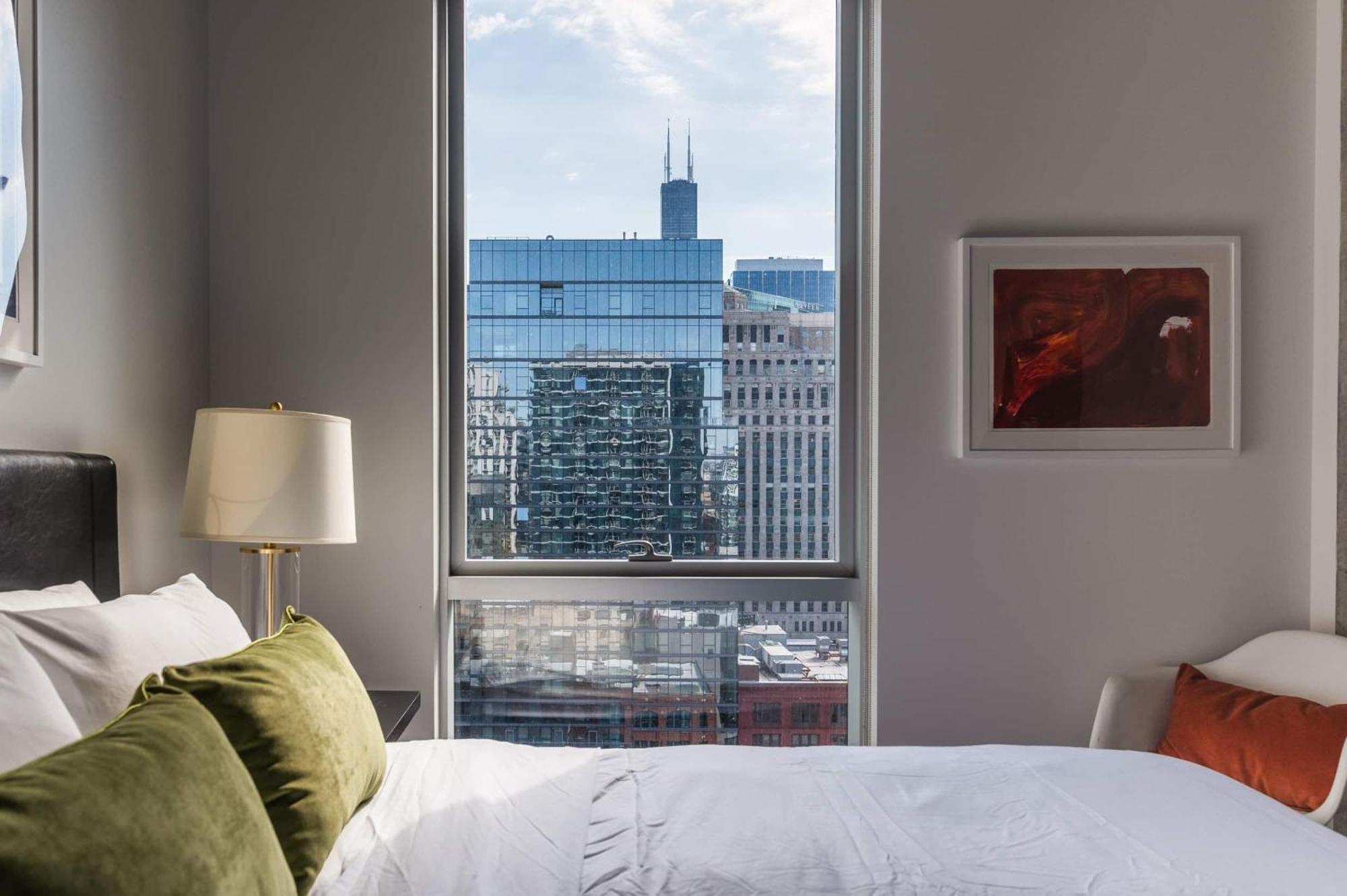 2br Elegant Premium With Balcony & Sweeping Views Apartment Chicago
