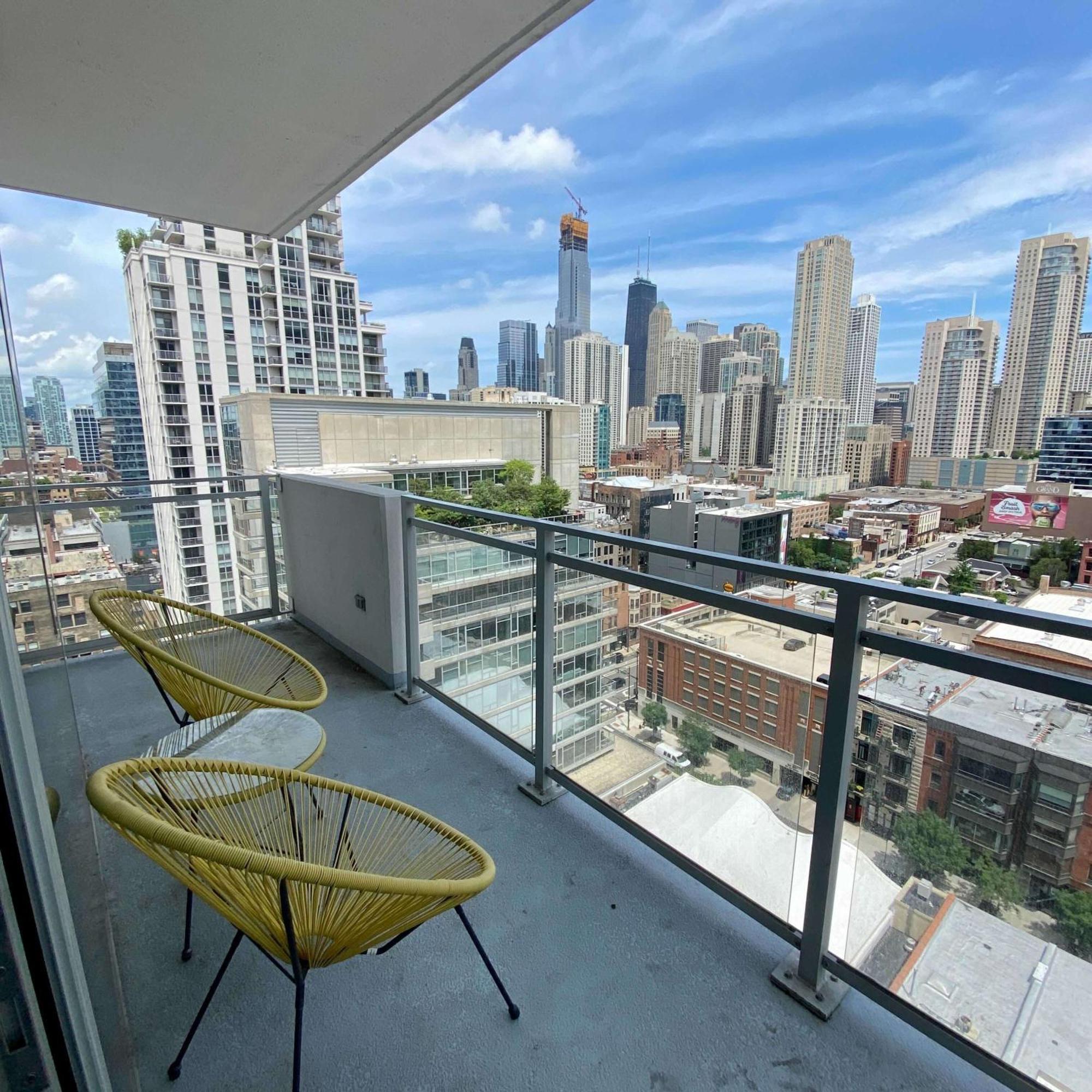 Apartment 2br Elegant Premium With Balcony & Sweeping Views *