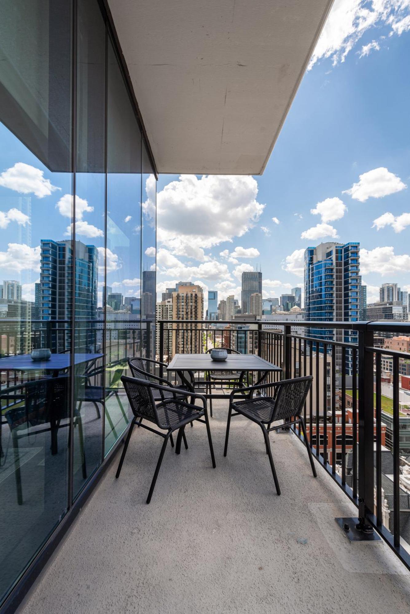 Aurelien Spacious In The Heart Of Gold Coast Chicago