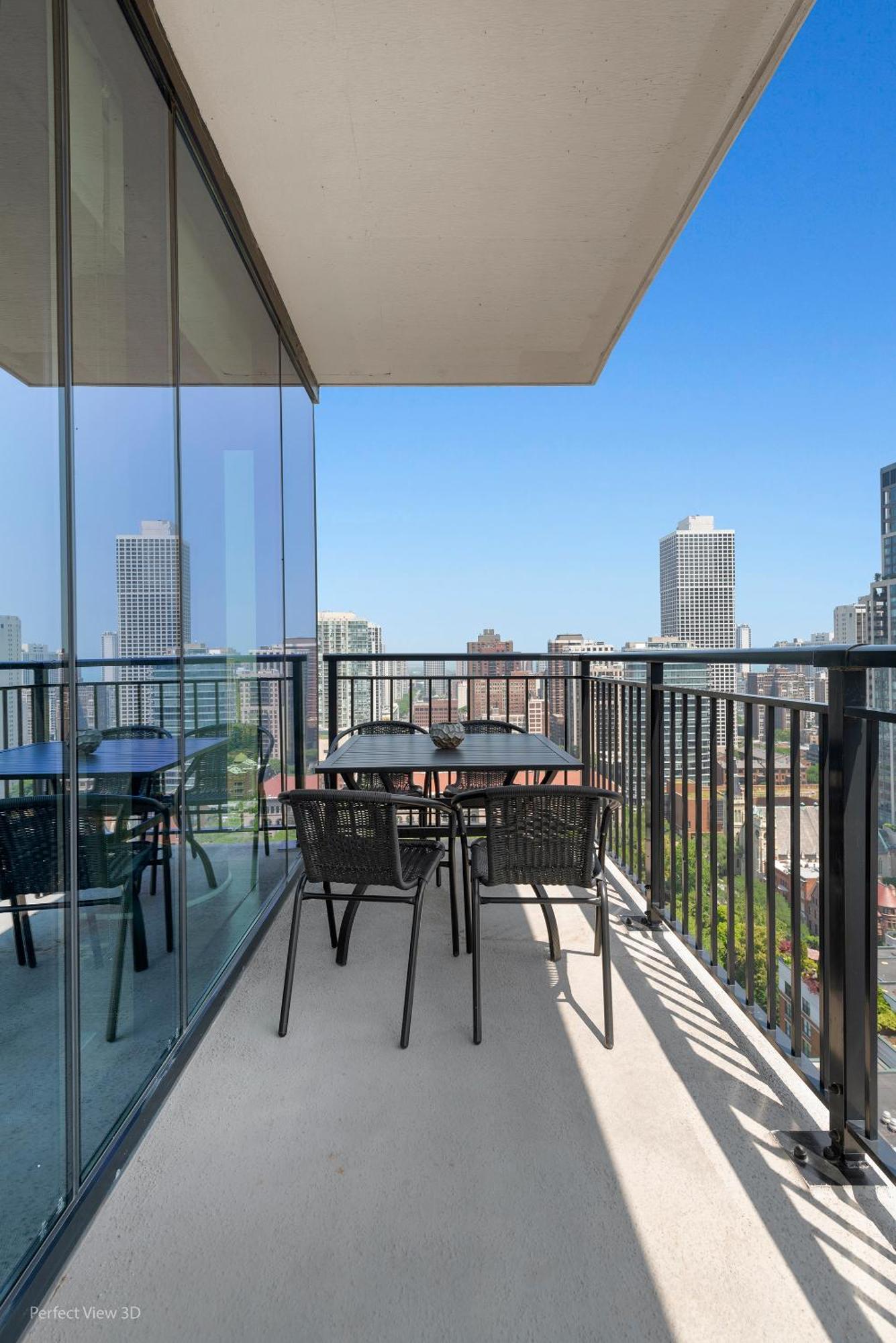 Aurelien Spacious In The Heart Of Gold Coast Apartment Chicago