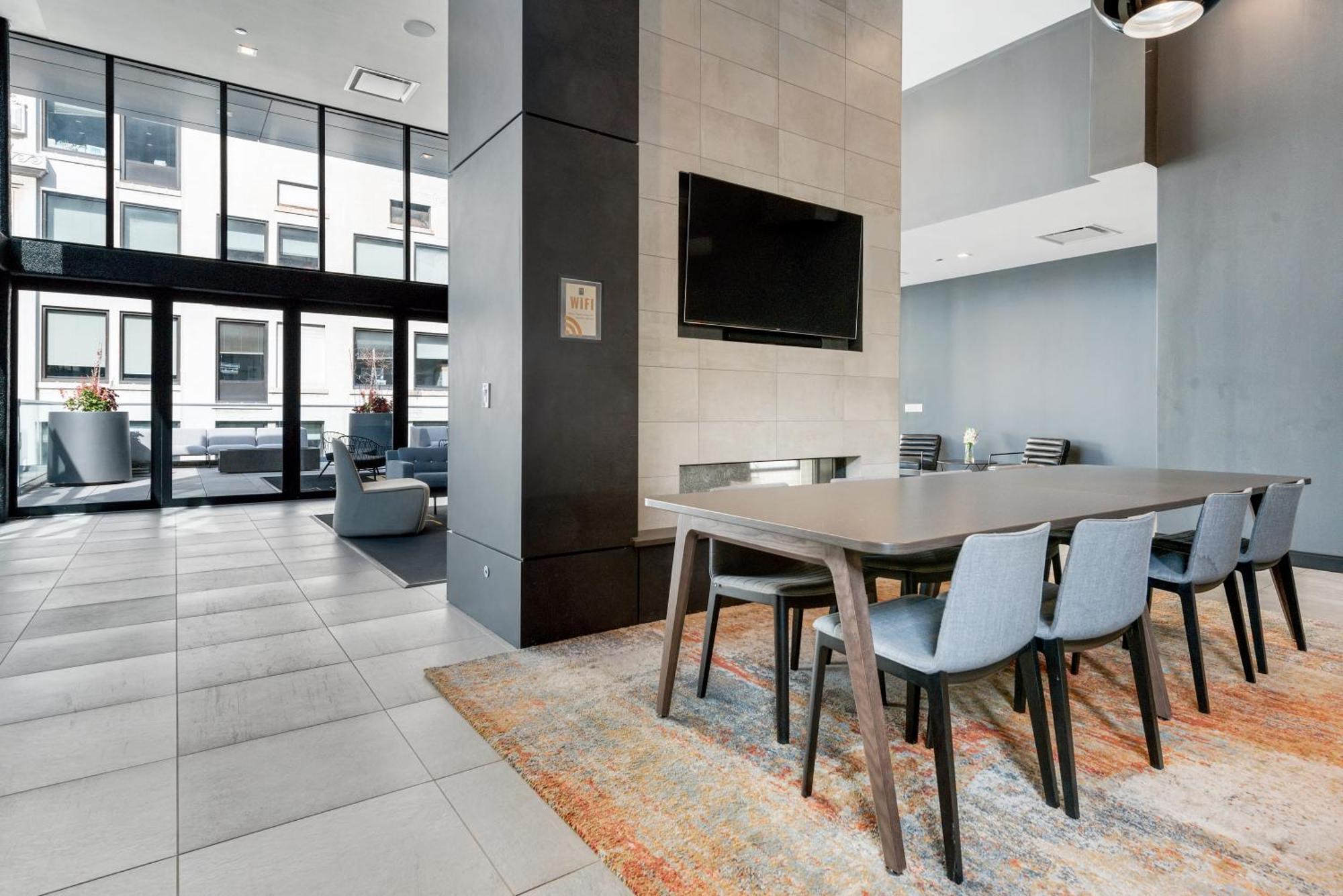 Experience Downtown At Millennium - Luxury In The Loop Apartment Chicago