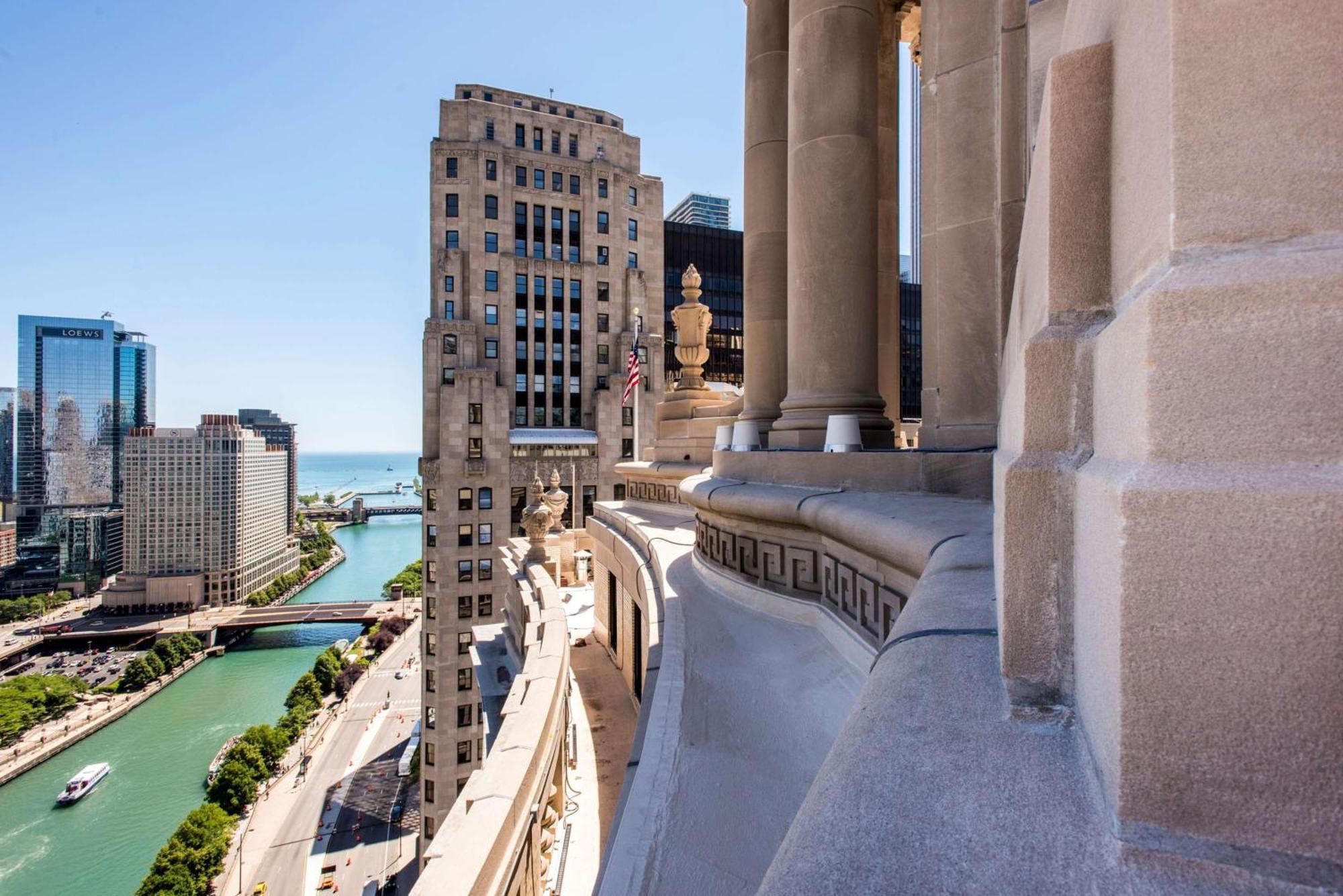 Londonhouse Chicago, Curio Collection By Hilton