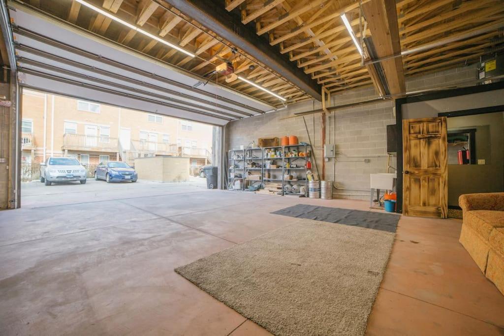 Holiday home Mid-century Gem Steps From United Center *