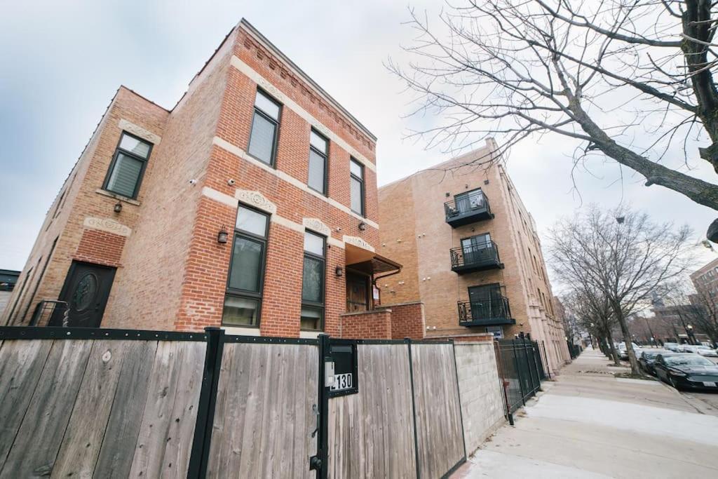 Mid-century Gem Steps From United Center Holiday home *