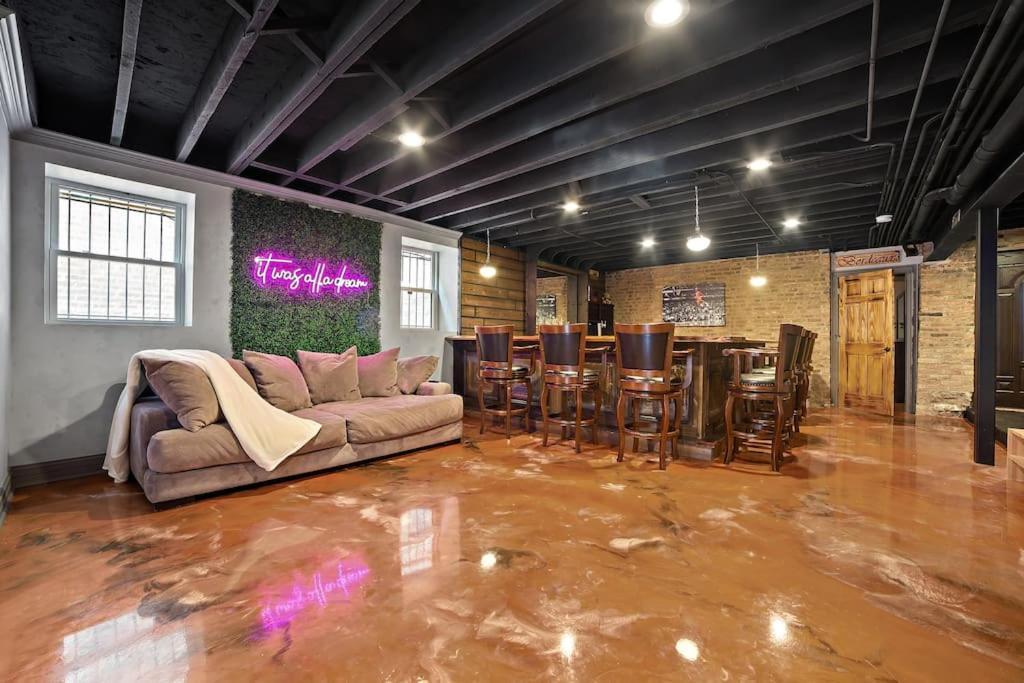 Holiday home Mid-century Gem Steps From United Center Chicago