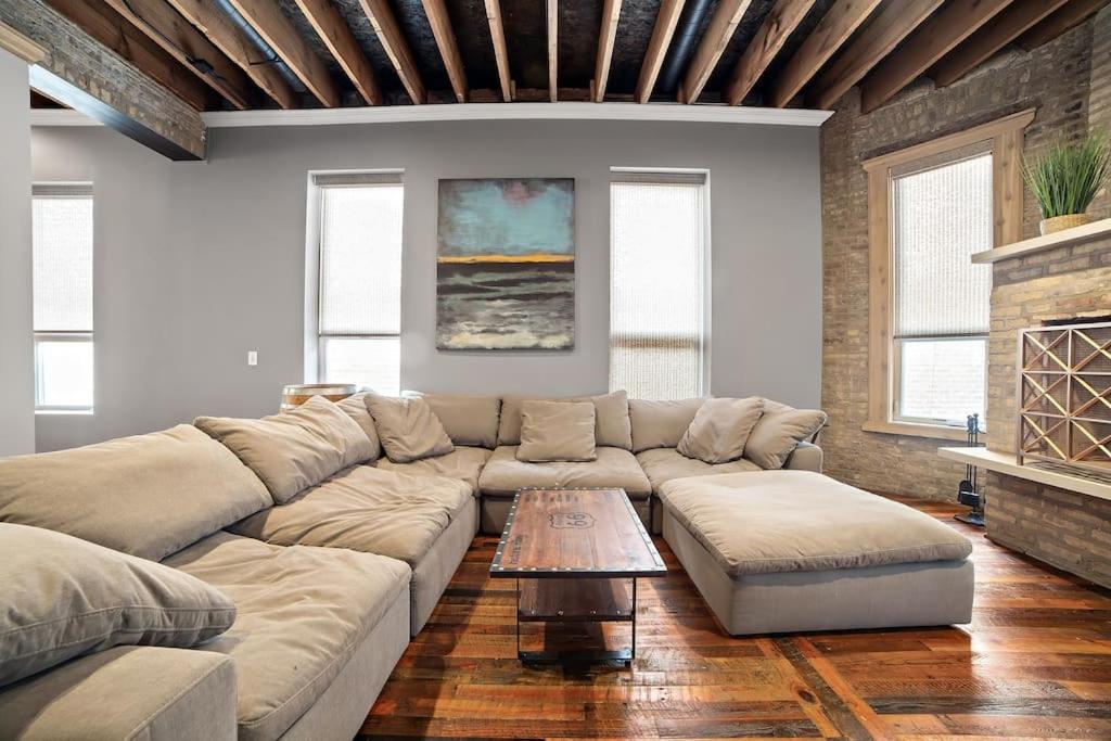 Holiday home Mid-century Gem Steps From United Center Chicago