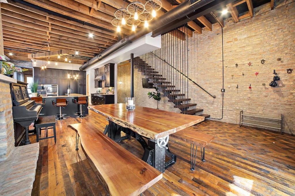 Mid-century Gem Steps From United Center *