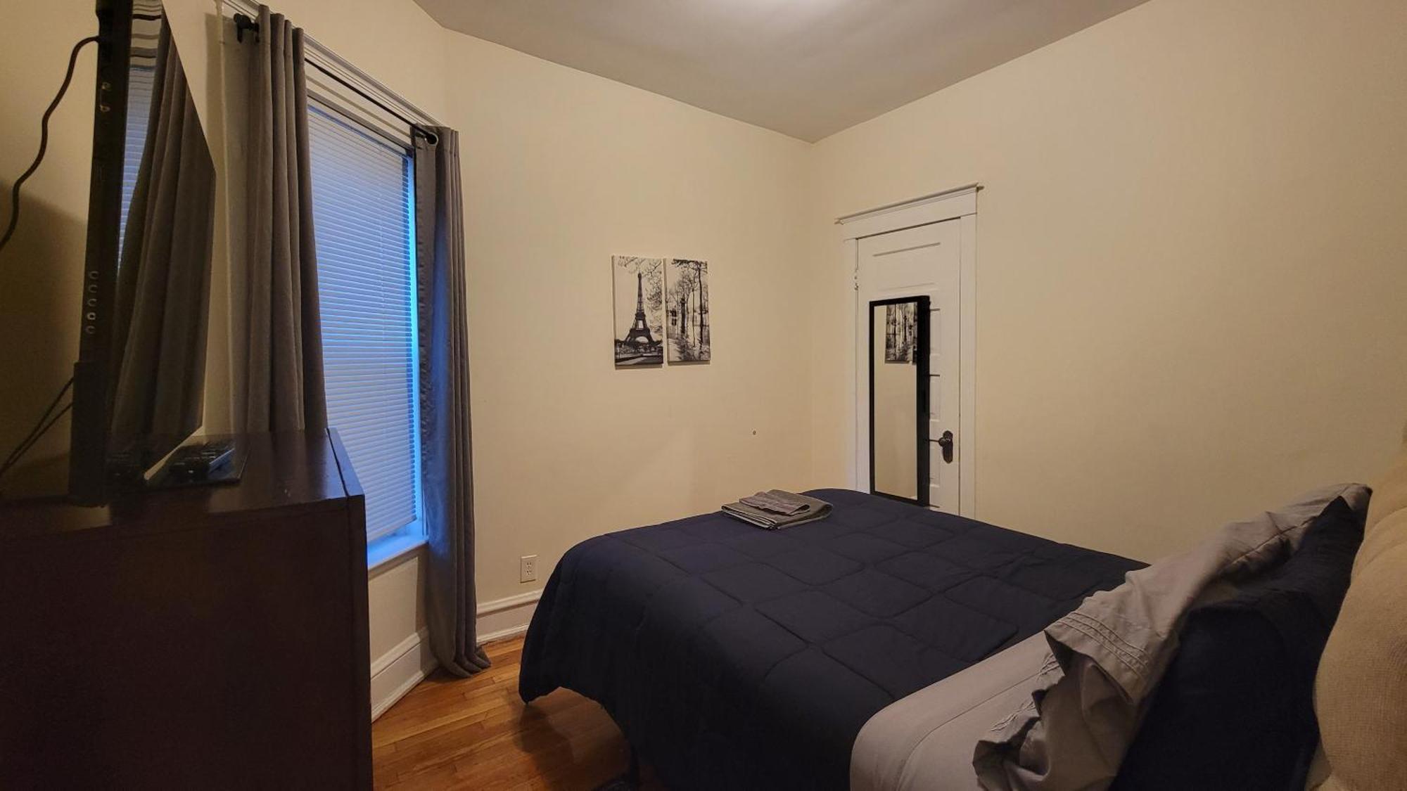 Chateau De Woodlawn - Peaceful 3 Bedroom Apartment. Apartment Chicago