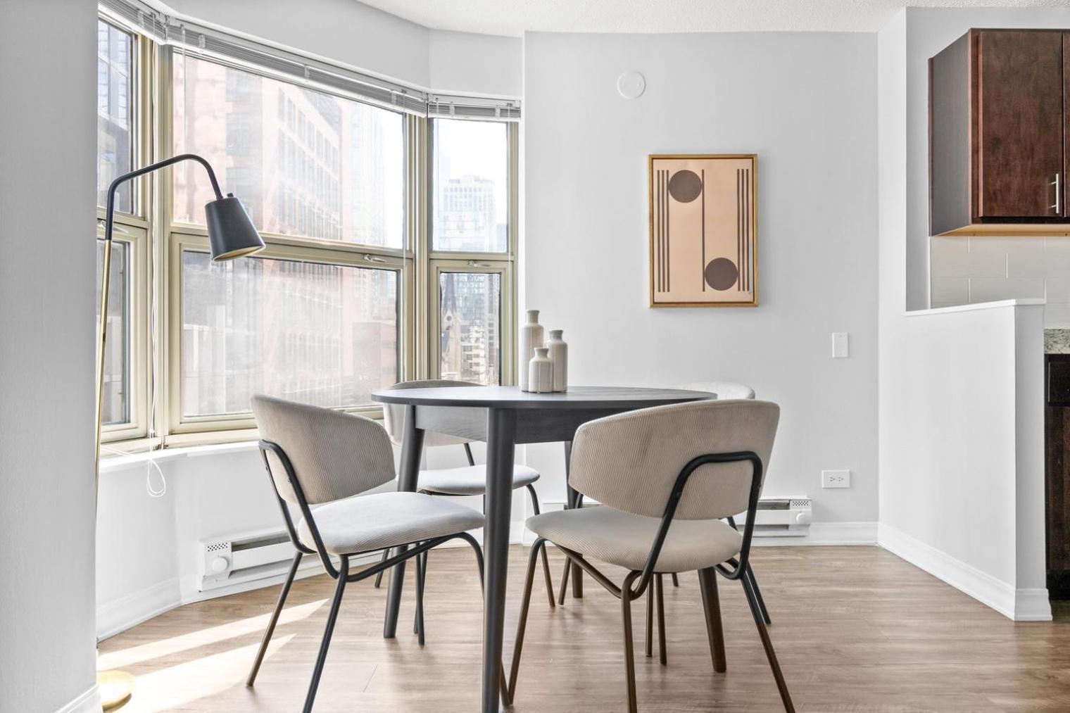 Gold Coast 1br W Deck Gym Lounge 1 Block To L Chi-649 Chicago