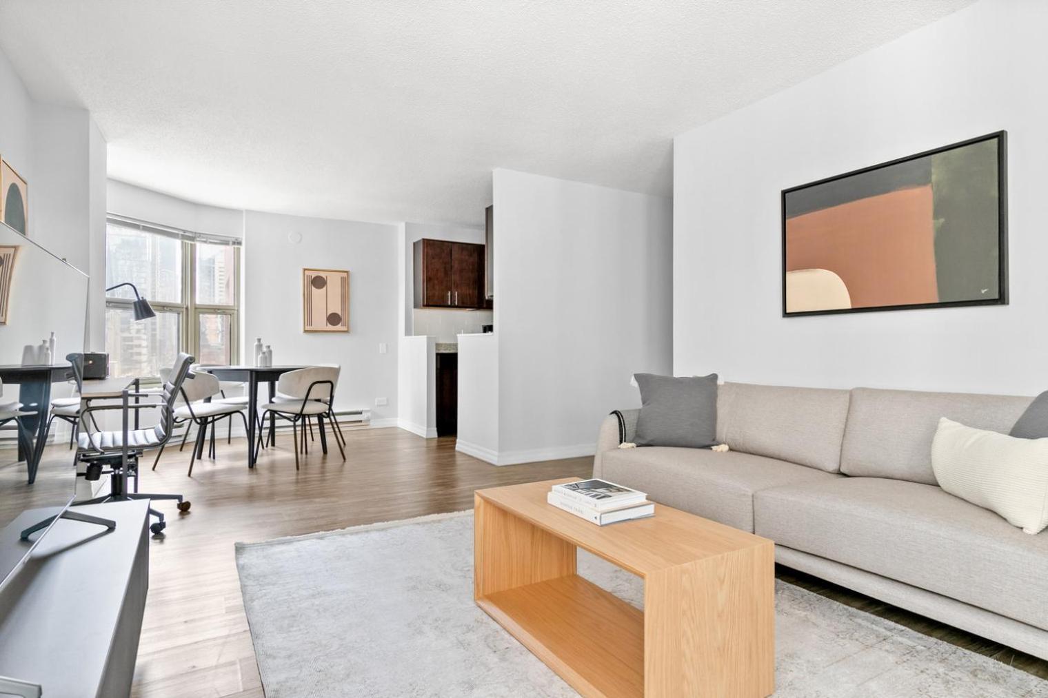 Gold Coast 1br W Deck Gym Lounge 1 Block To L Chi-649 *