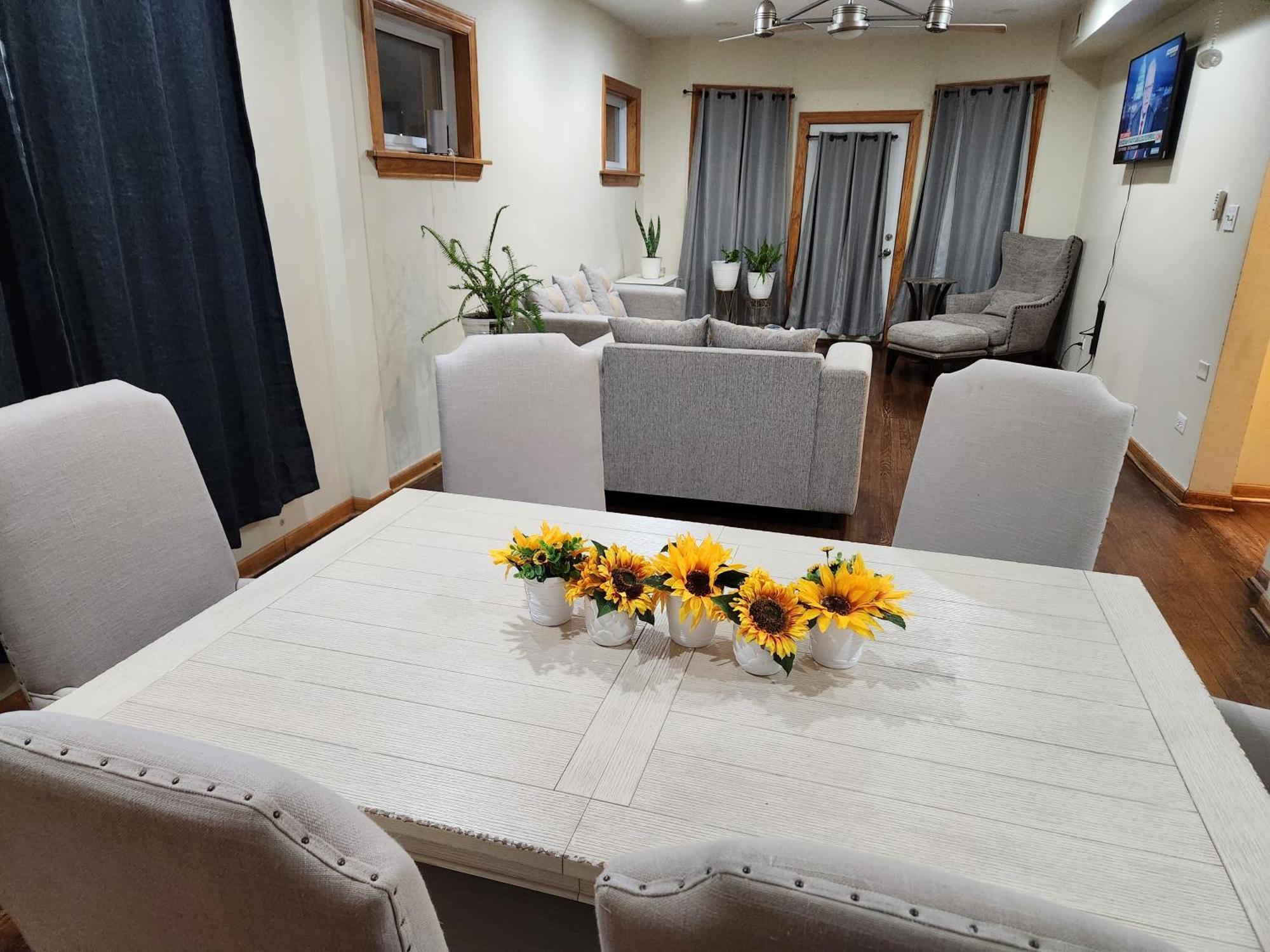 Relaxing Entire Roseland Neighborhood Unit Apartment *