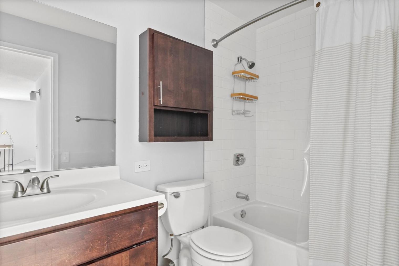Apartment Gold Coast 1br W Deck Gym Lounge 1 Block To L Chi-649 Chicago