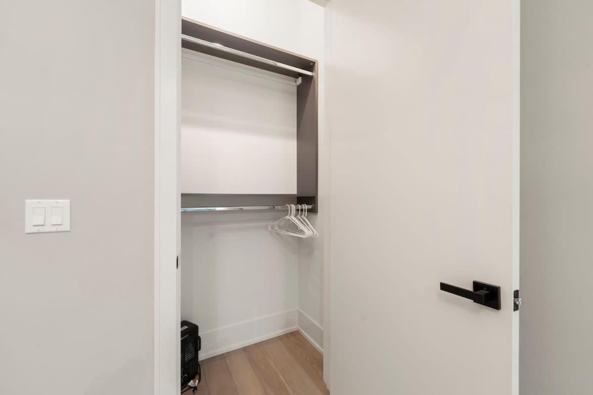 Chic River North 2br 2ba With Private Balcony Apartment Chicago