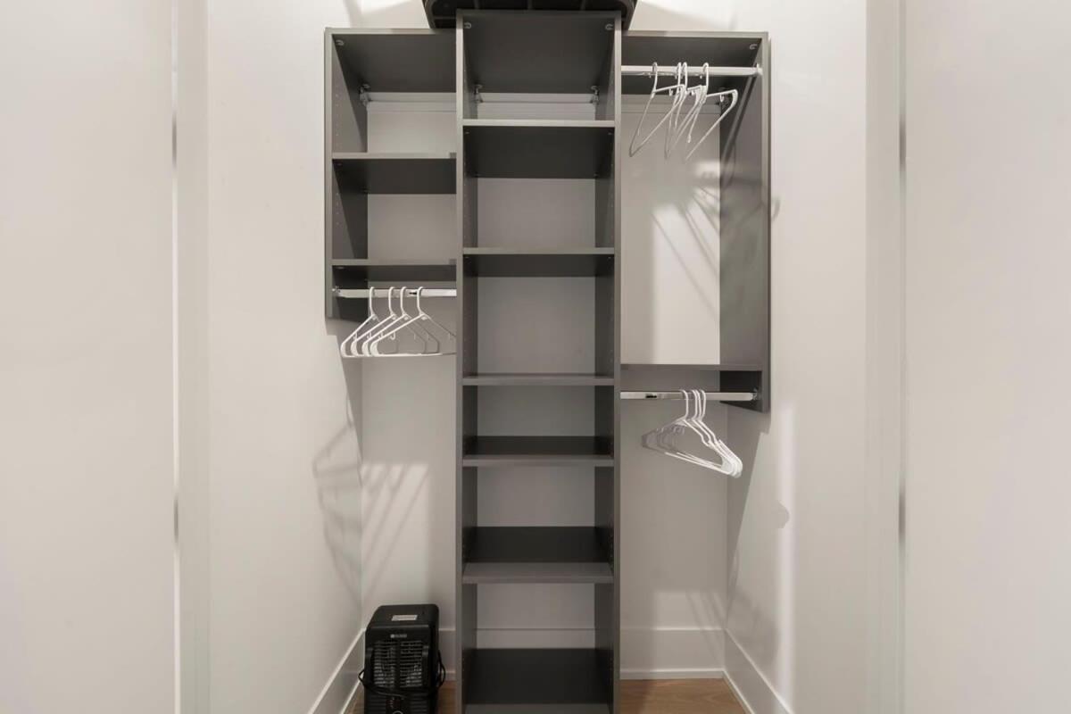 Chic River North 2br 2ba With Private Balcony