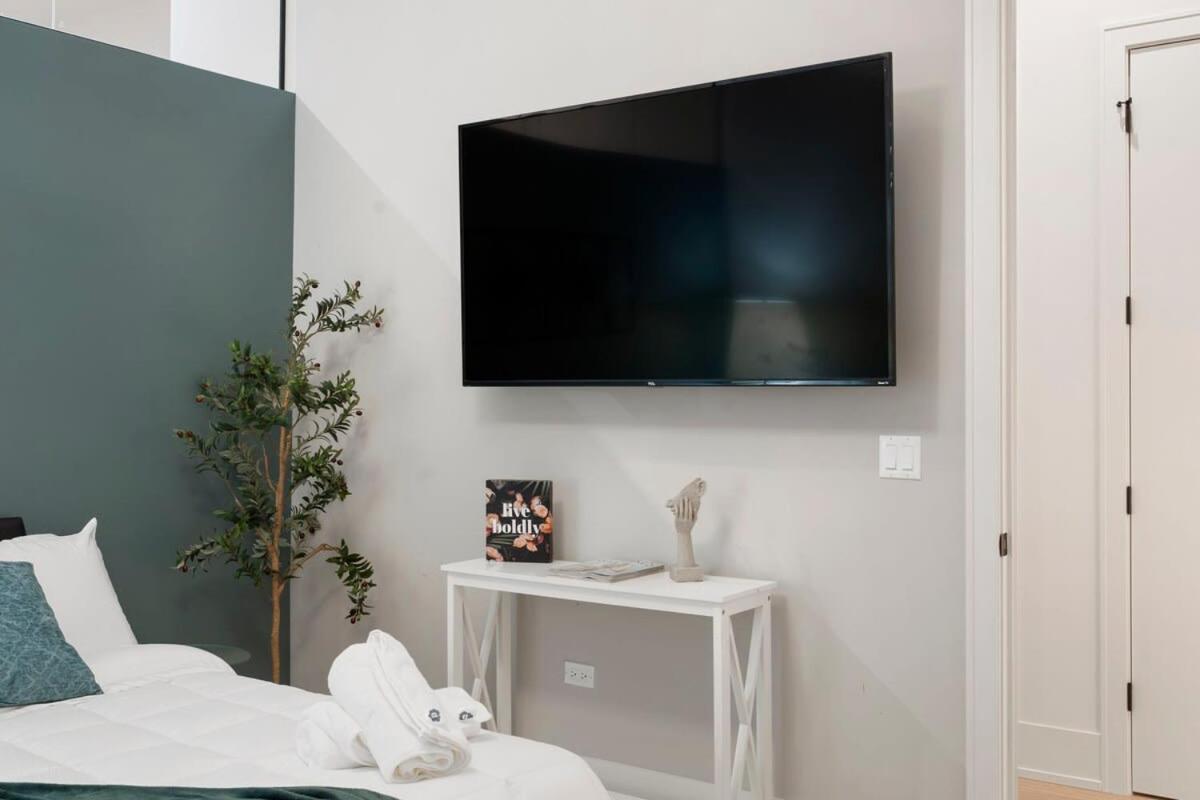 Apartment Chic River North 2br 2ba With Private Balcony Chicago