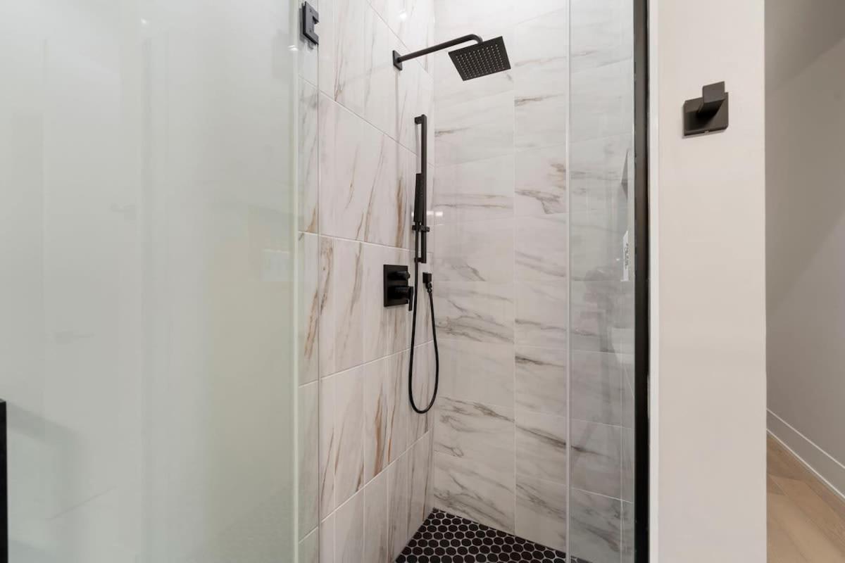 Chic River North 2br 2ba With Private Balcony *