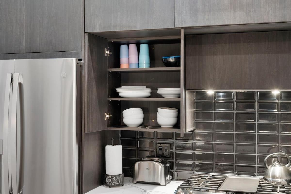 Chic River North 2br 2ba With Private Balcony Apartment Chicago