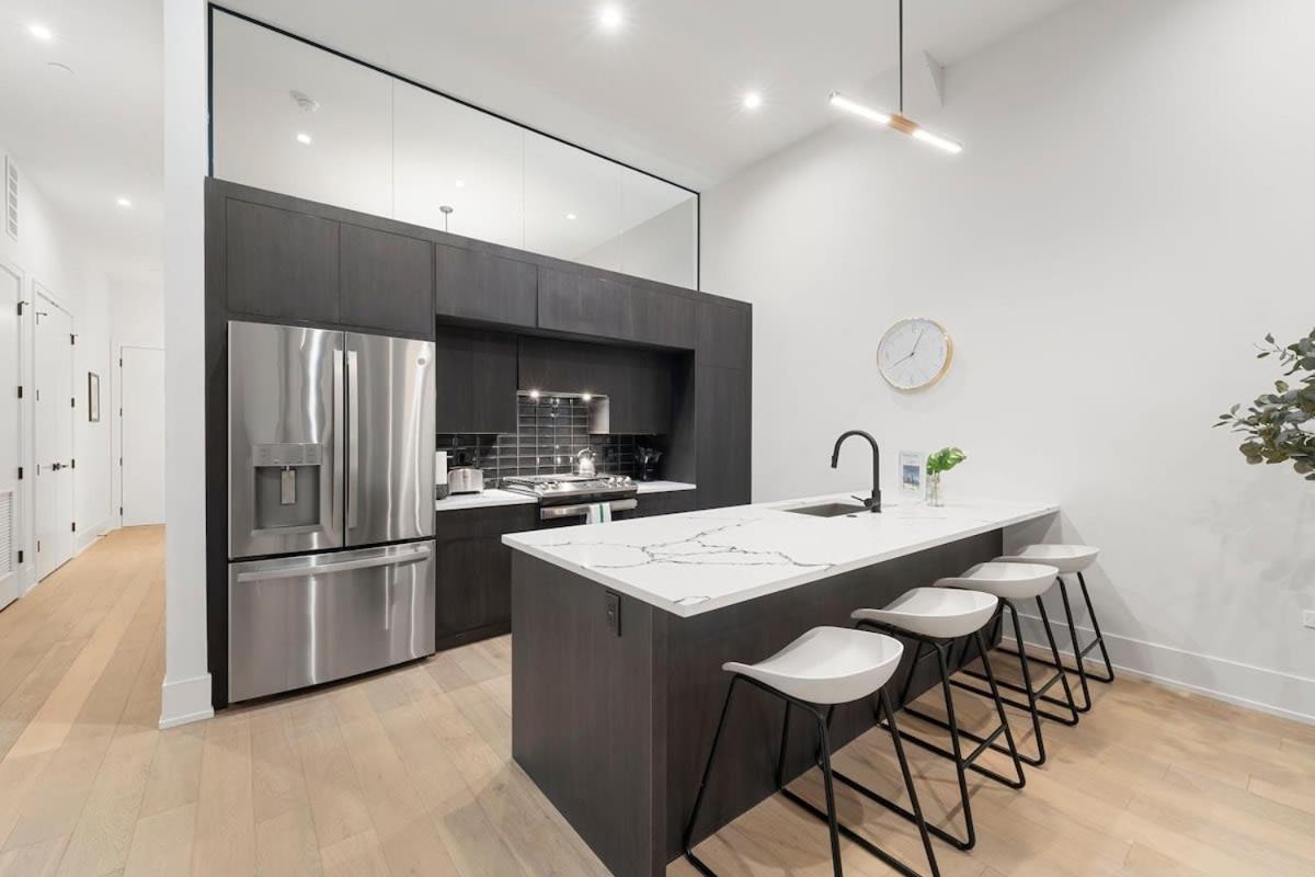 Chic River North 2br 2ba With Private Balcony Chicago