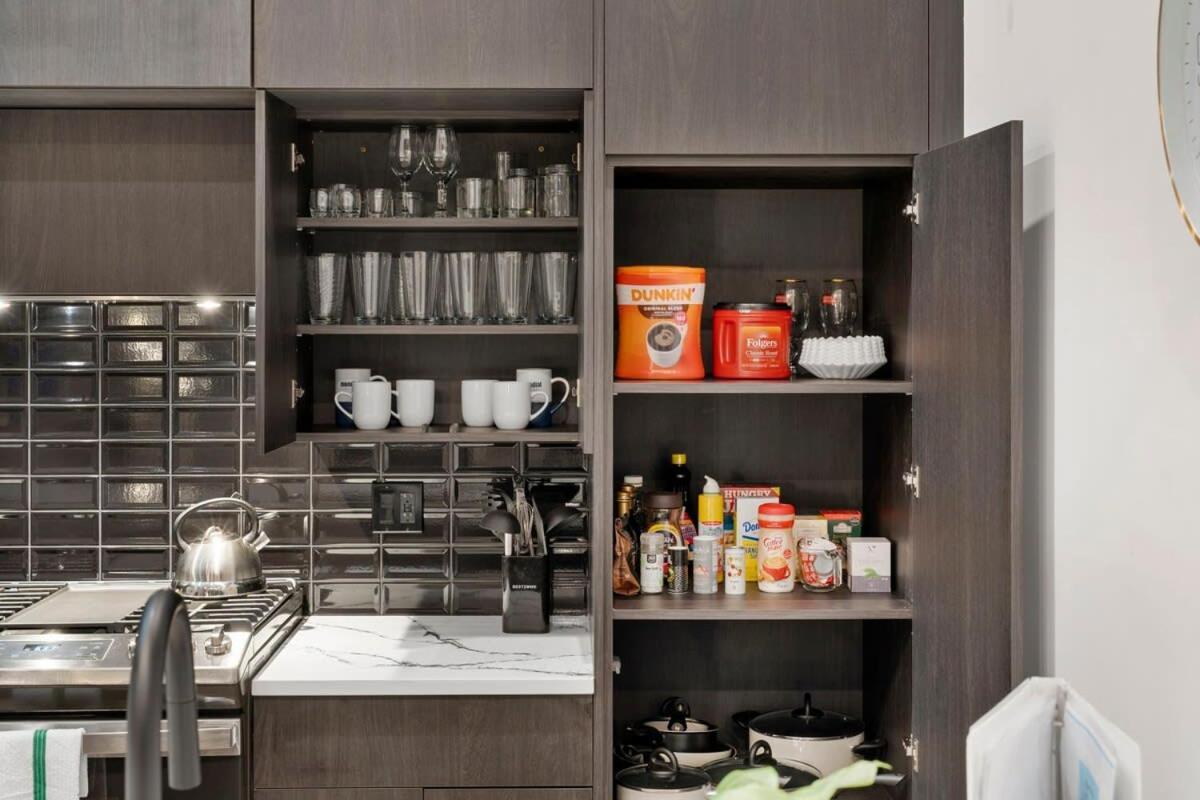 Apartment Chic River North 2br 2ba With Private Balcony
