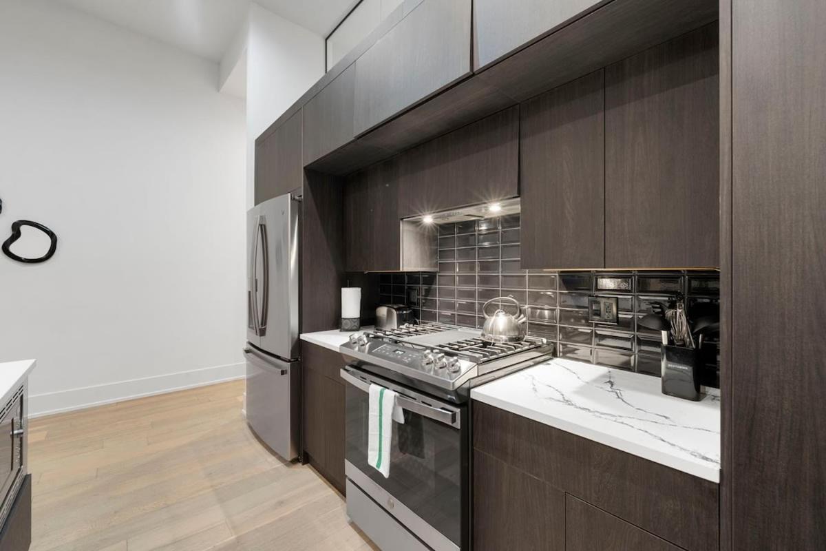 Chic River North 2br 2ba With Private Balcony Apartment