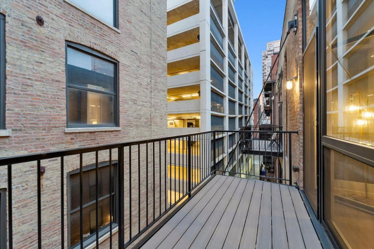 Chic River North 2br 2ba With Private Balcony * Chicago