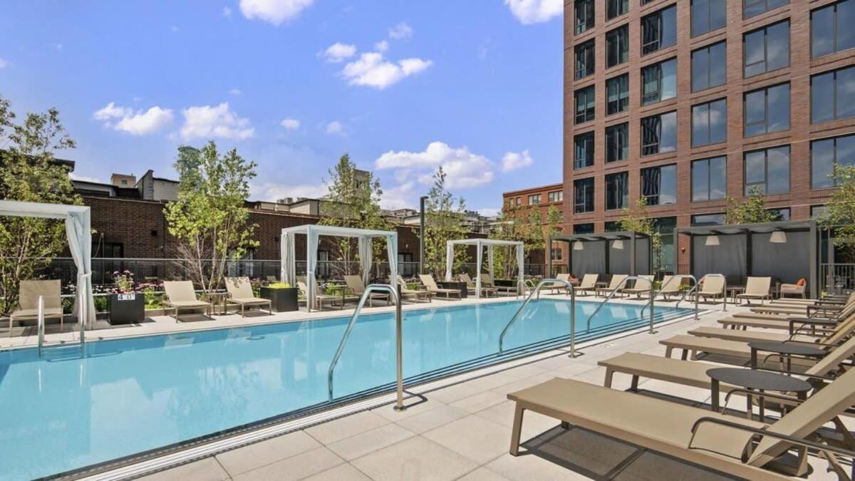 Apartment 3br Elegant Glass Penthouse Pool With Deck & Gym Chicago