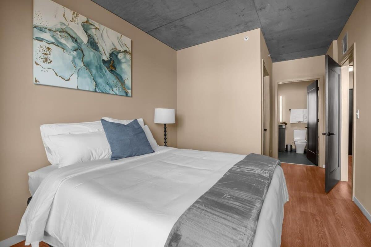 Apartment 3br Elegant Glass Penthouse Pool With Deck & Gym *
