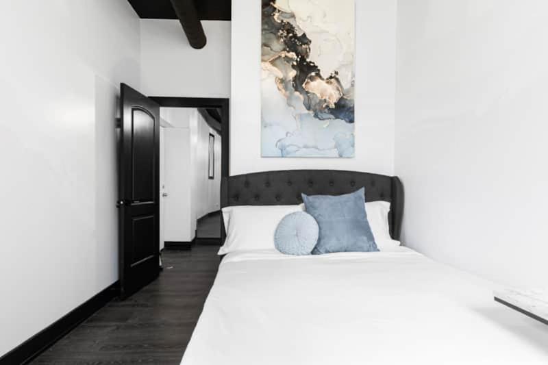 Holiday home The Black And White
