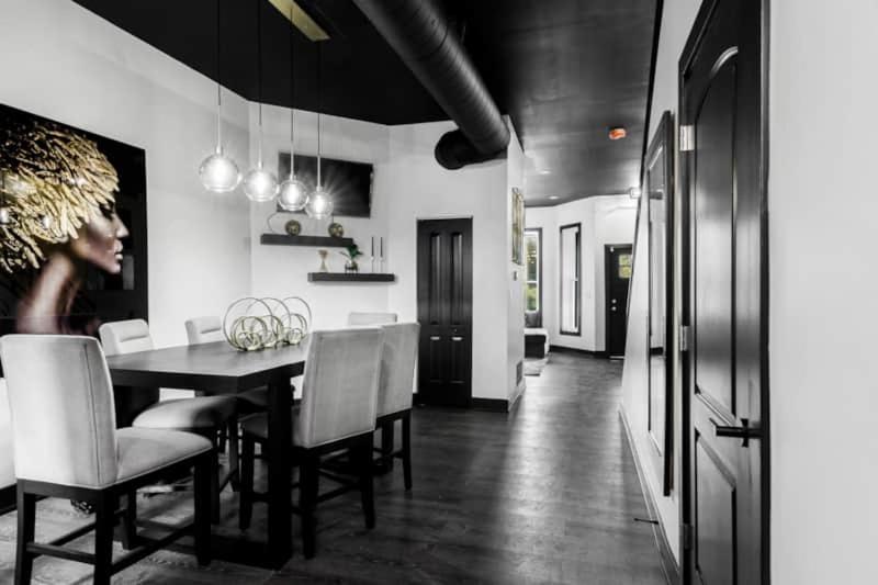 Holiday home The Black And White *