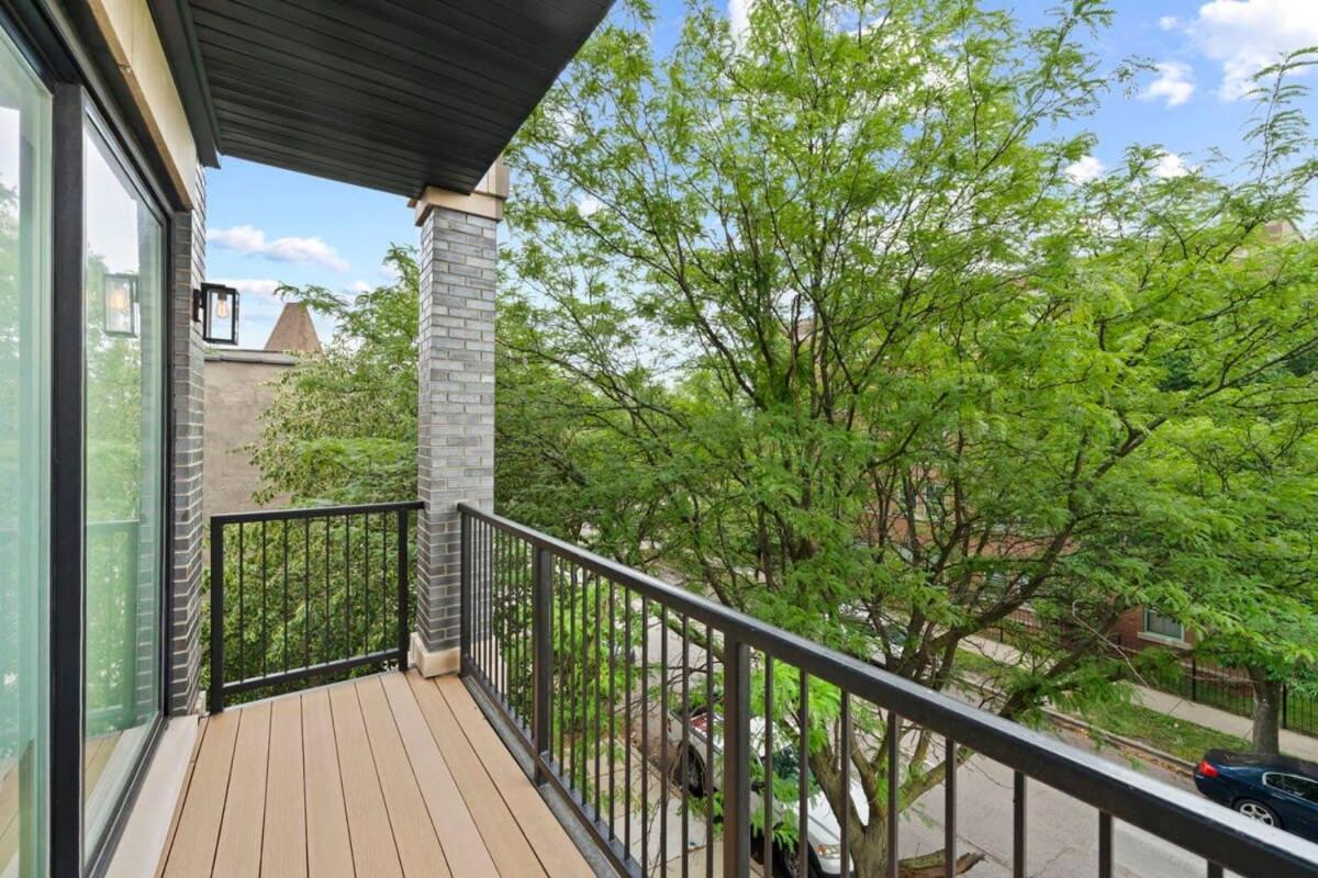 Apartment 3 Bdr Astonishing New Steps From United Center Chicago