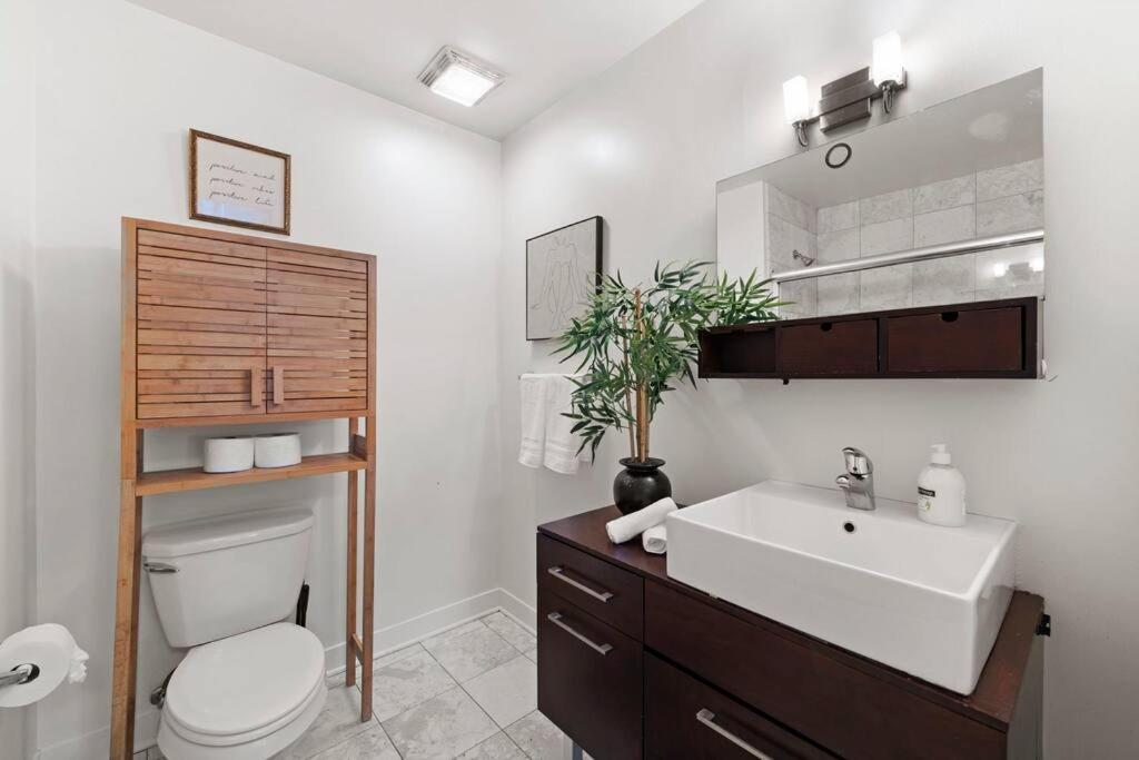 Apartment Sleek 2 Bed 2 Bath In Trendy Fulton Market Chicago