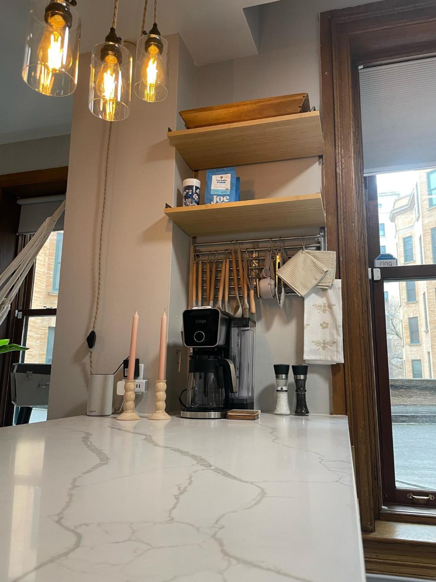Boho Chic Studio: Lakeview, Apartment