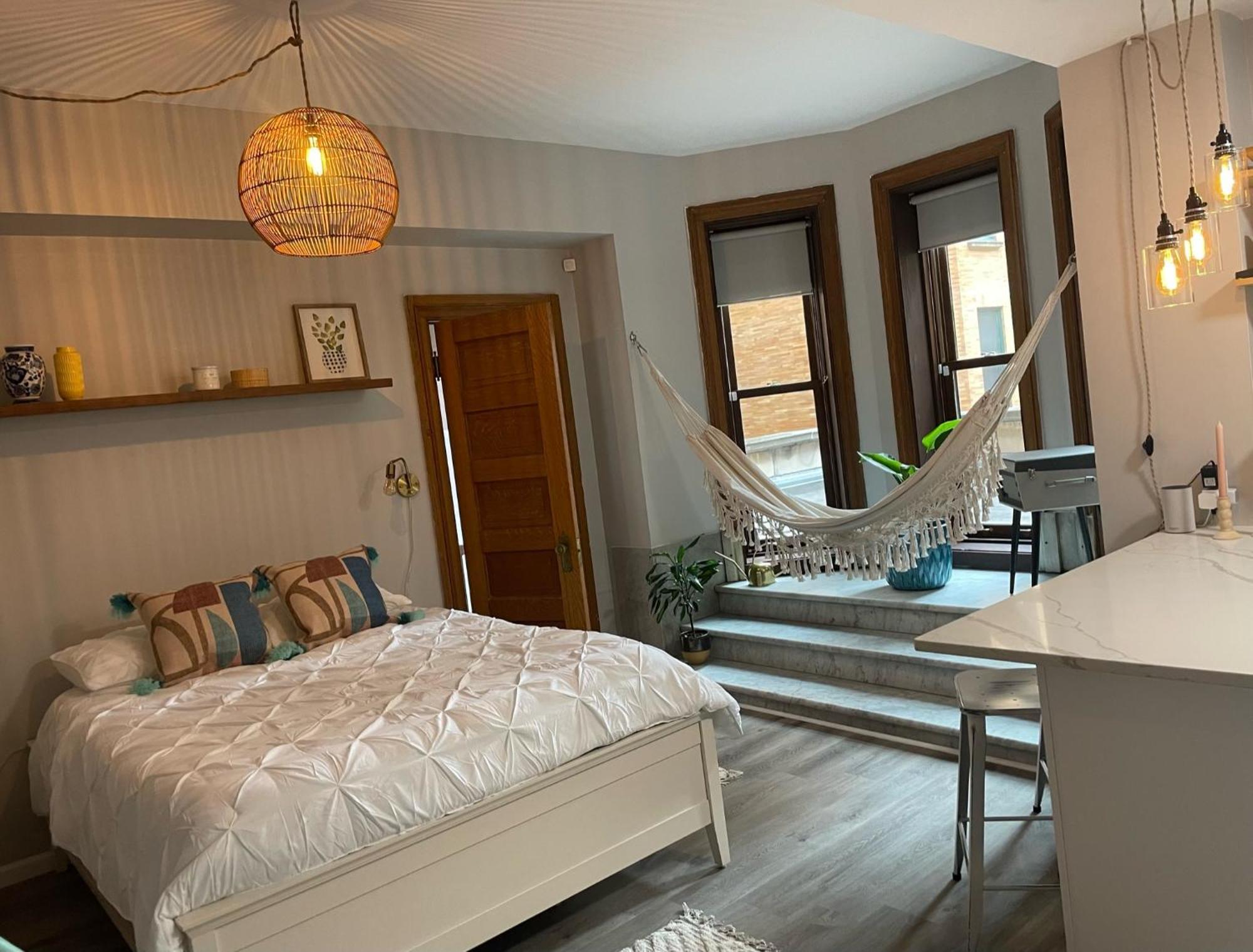 Boho Chic Studio: Lakeview, *
