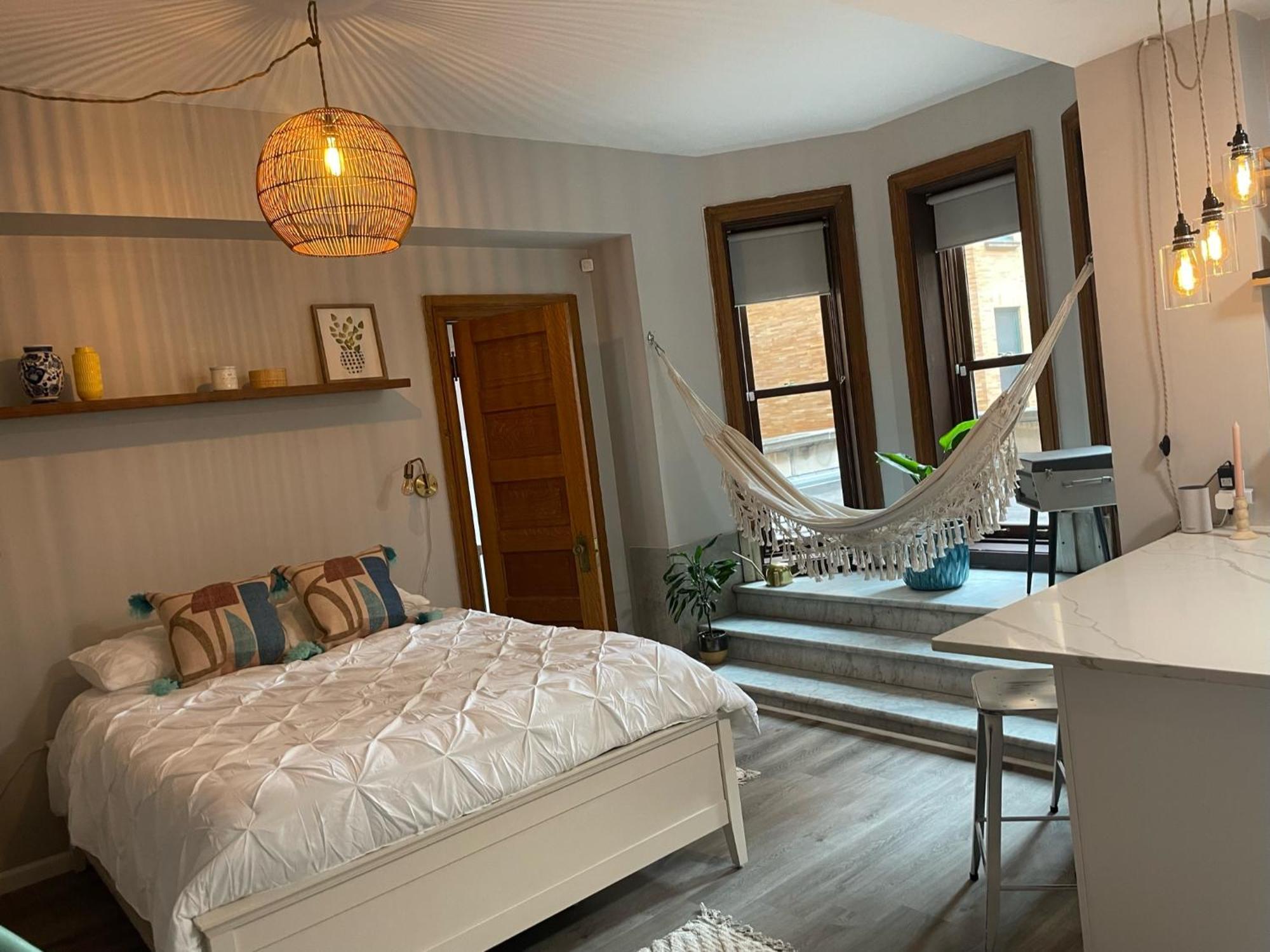 Apartment Boho Chic Studio: Lakeview, Chicago