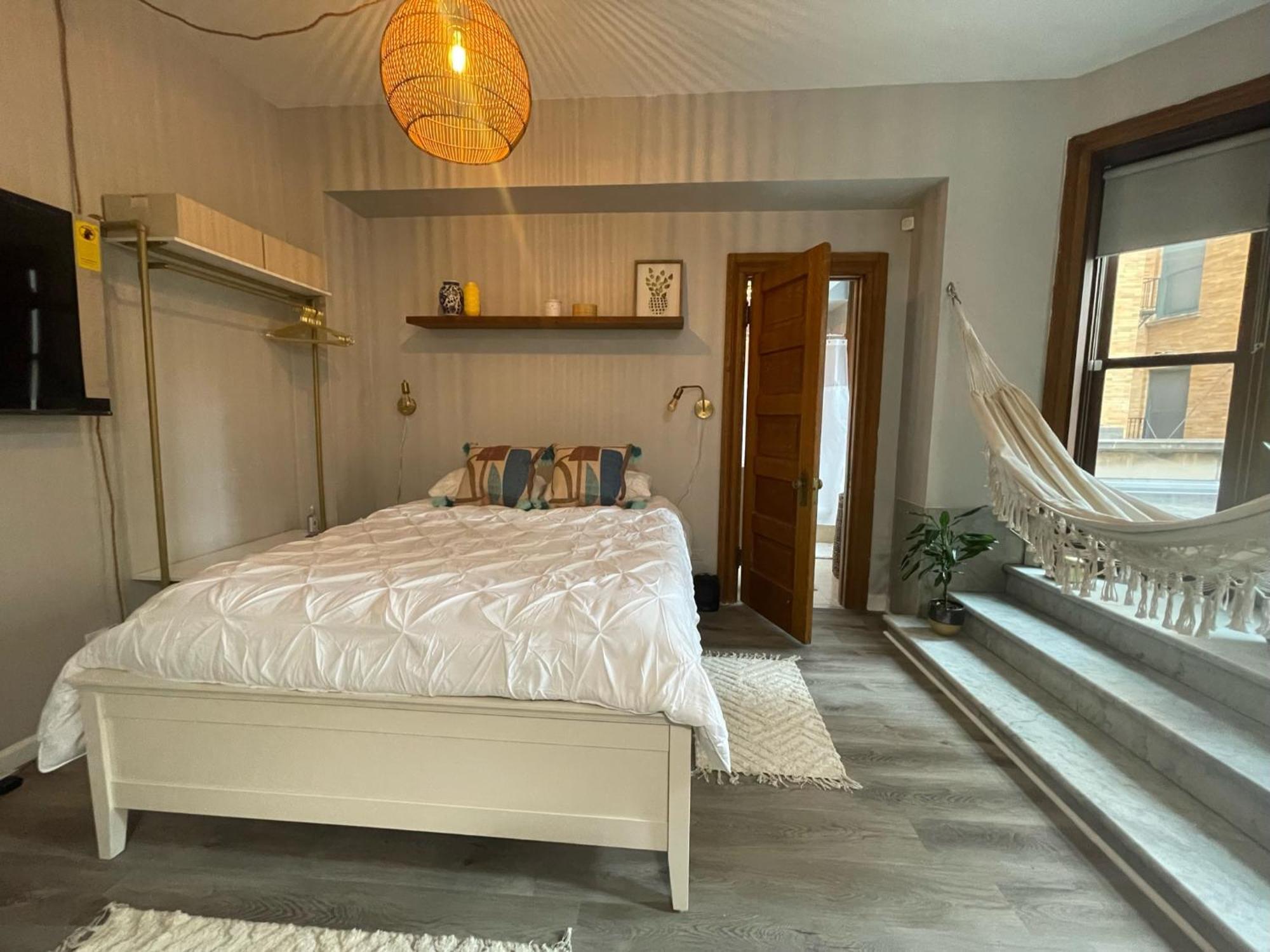 Boho Chic Studio: Lakeview,