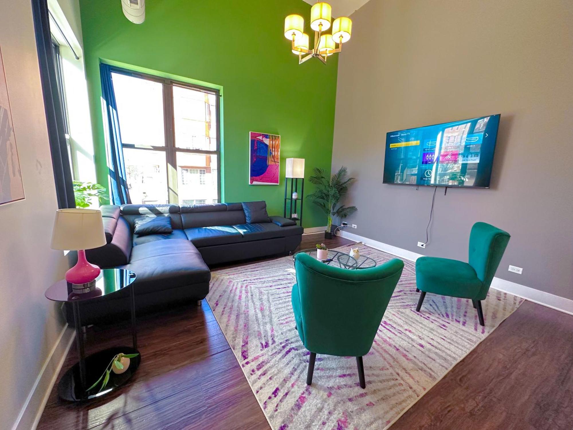 Mccormick Place 3br-2ba Unit With Optional Parking - Sleeps 8 *