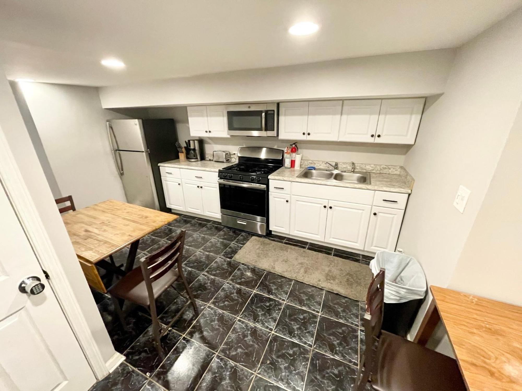 Homestay Close To Downtown - Free Parking
