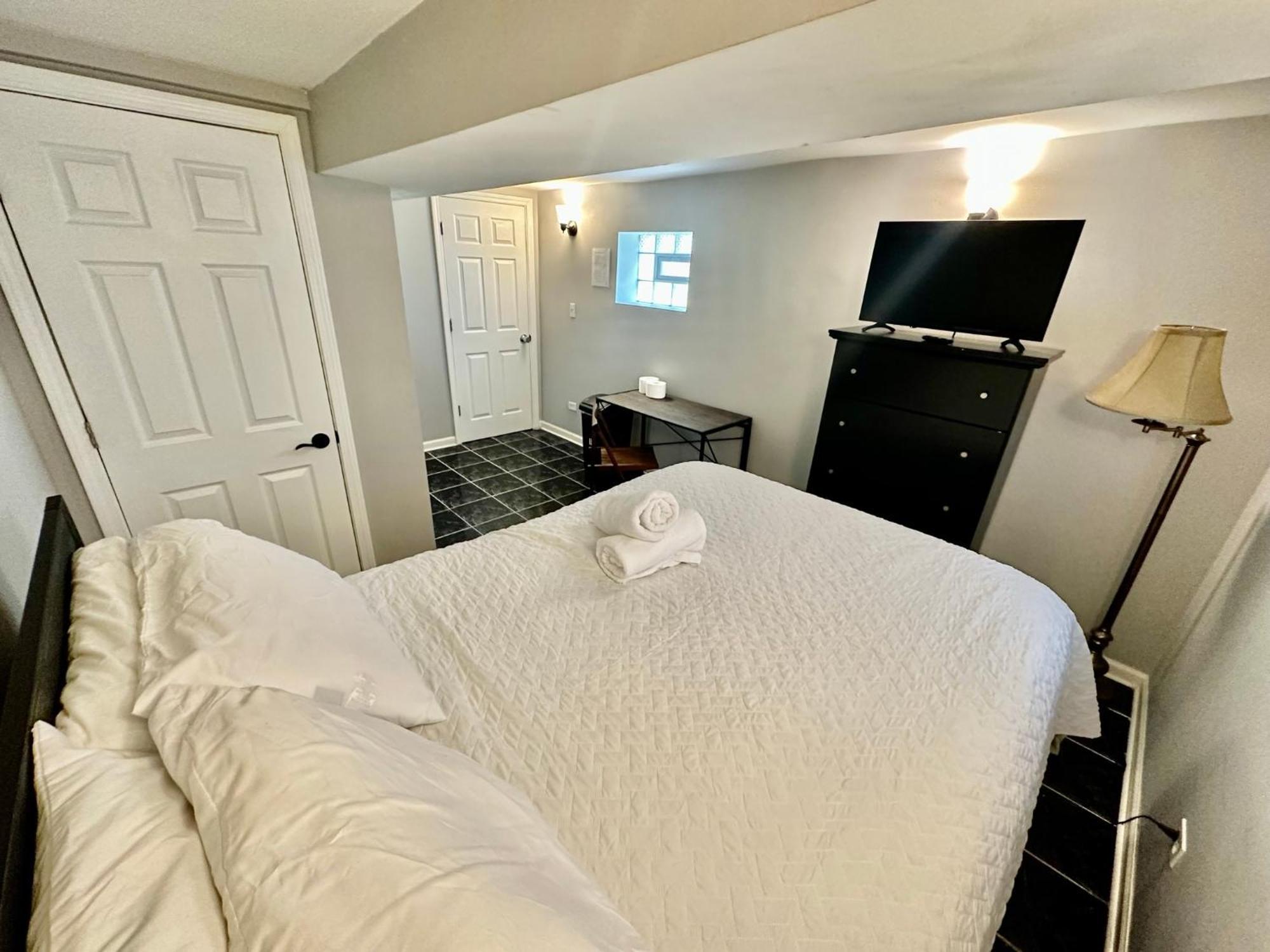Homestay Close To Downtown - Free Parking